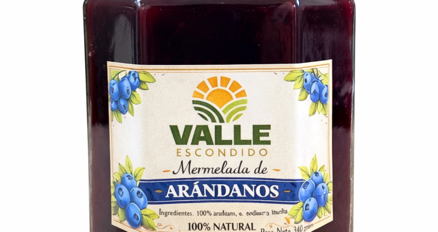 Mermelada artesanal de arándano a partir de una receta simple que respeta el sabor natural de la fruta.